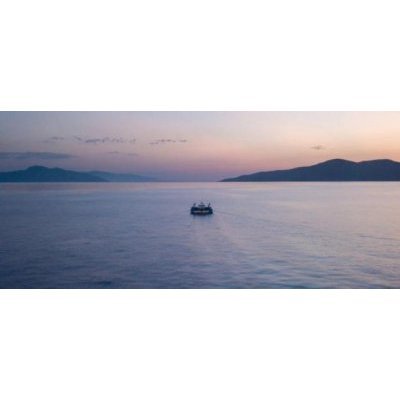 Energy Observer quittant l'île de Samos