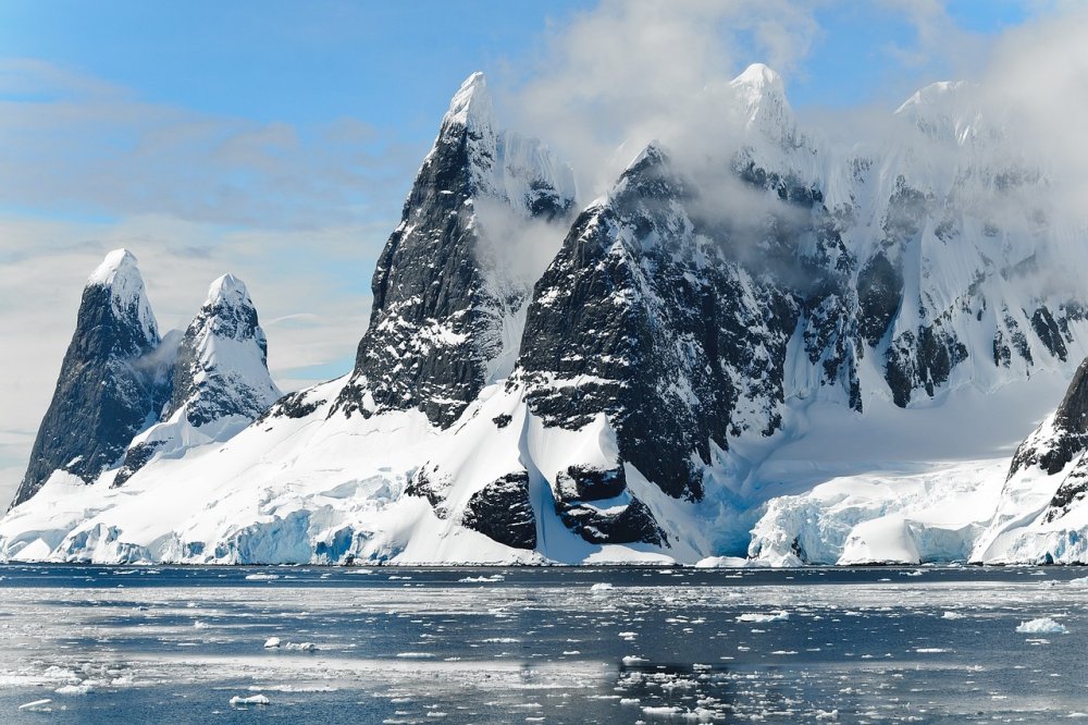 Première motion internationale pour la protection des glaciers et des écosystèmes postglaciaires