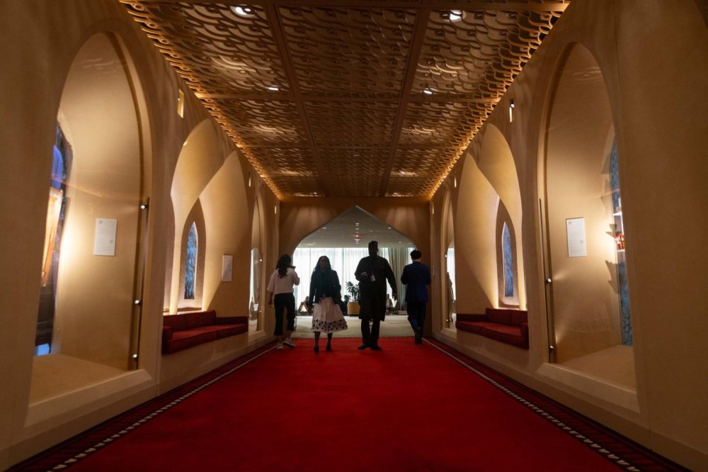 Les délégués se rendent dans la salle du Conseil de tutelle pour poursuivre le débat général.