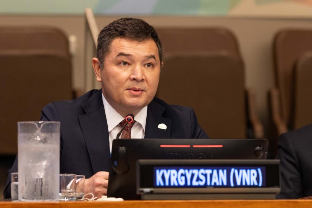 Bakyt Sydykov , ministre de l'Économie et du Commerce, Kirghizistan