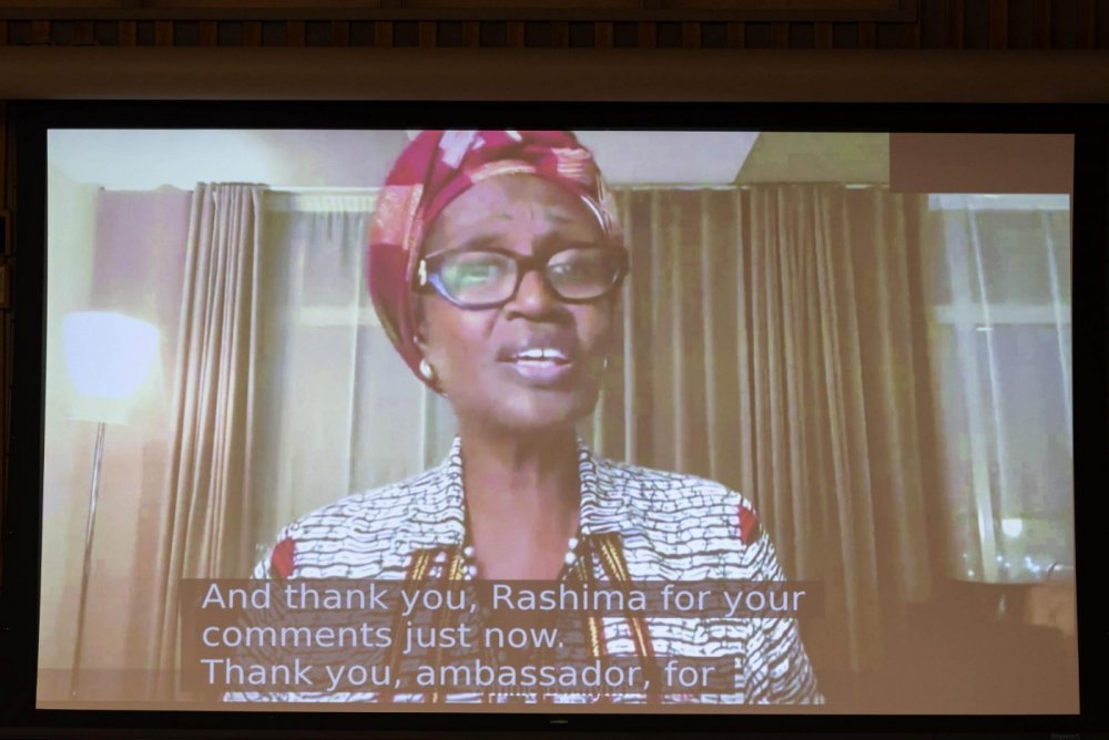 Winnie Byanyima , directrice exécutive du Programme commun des Nations Unies sur le VIH/sida (ONUSIDA), par vidéo
