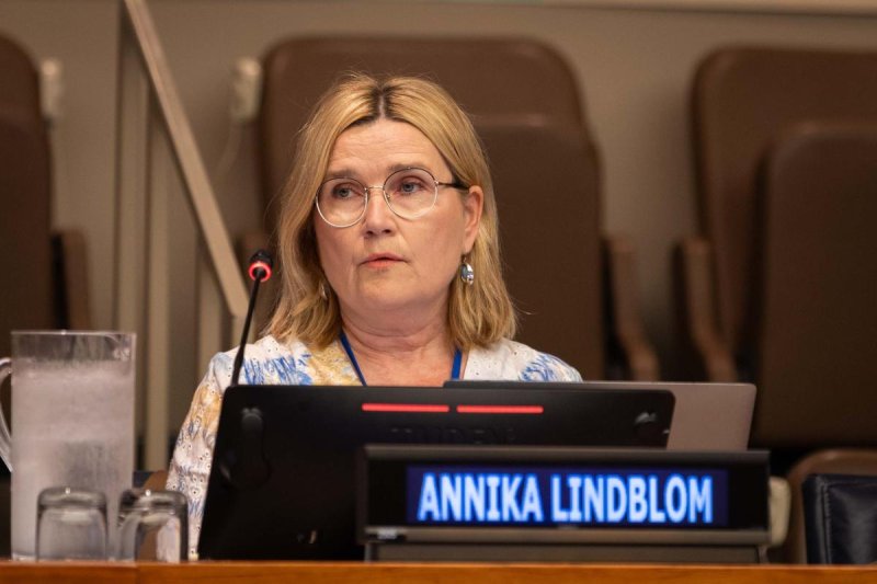 Annika Lindblom , ministère de l'Environnement, Finlande, et coprésidente du conseil d'administration du 10YFP