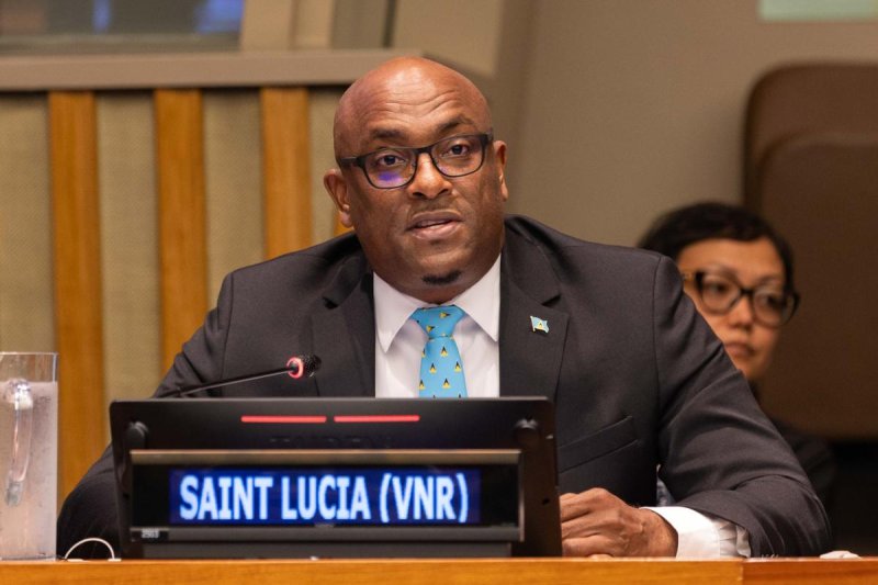 Shawn Edward , ministre de l'Éducation, du Développement durable, de l'Innovation, de la Science, de la Technologie et de la Formation professionnelle, Sainte-Lucie