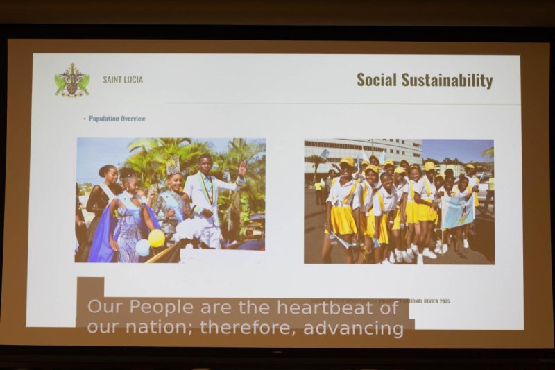Le VNR de Sainte-Lucie souligne que les gens sont le « cœur » de la nation et sont placés au centre des considérations des ODD.