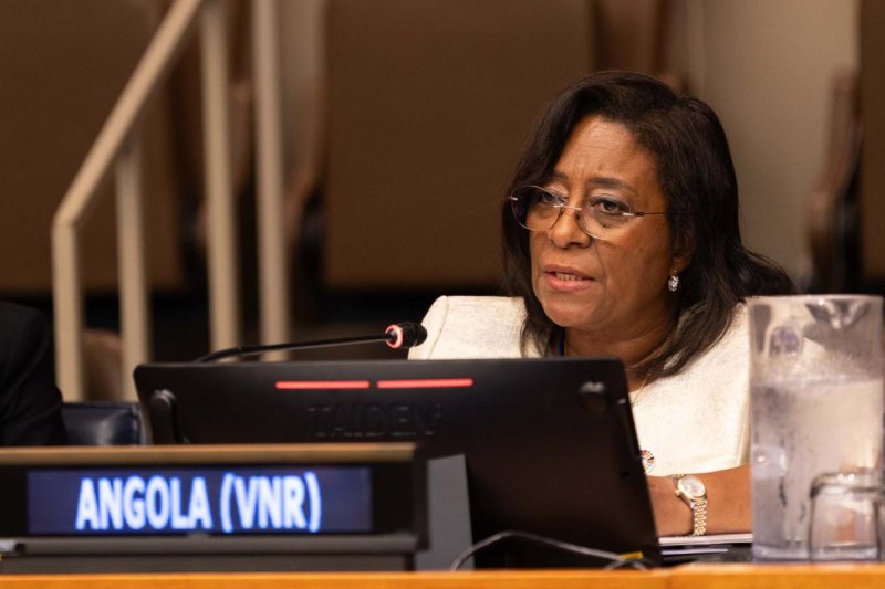 Maria do Rosário Teixeira de Alva Sequeira Bragança , Ministre d'État aux Affaires sociales, Angola
