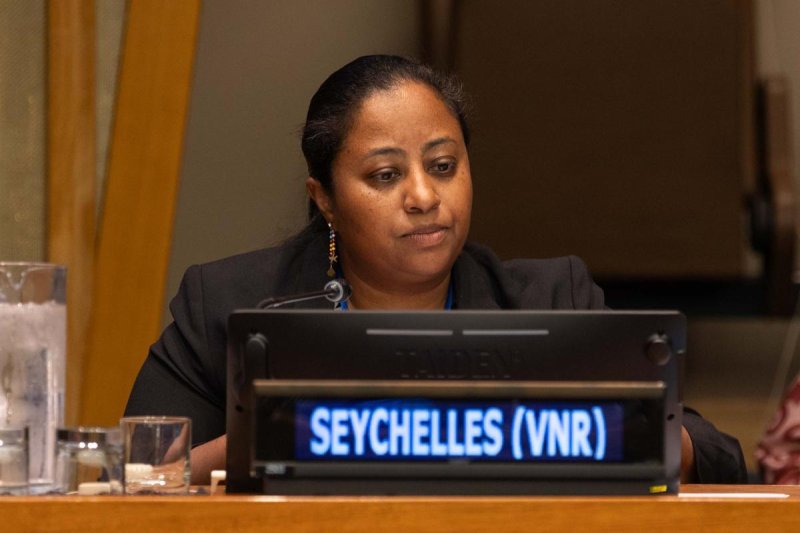 Laura Elisabeth Bertha Agathine , Secrétaire principale, Département national de la planification, Ministère des Finances, de la Planification nationale et du Commerce, Seychelles